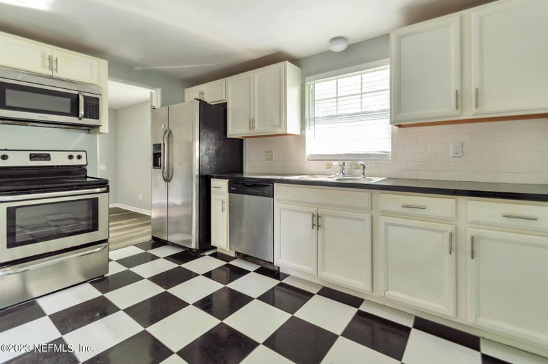 6059 Verdes Rd, Jacksonville, FL 32244