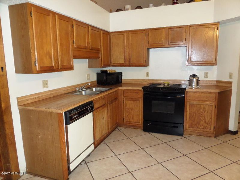 6064 Cranberry Ln E, Jacksonville, FL 32244
