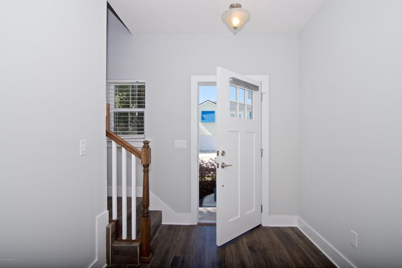 607 2nd St S, Jacksonville Beach, FL 32250