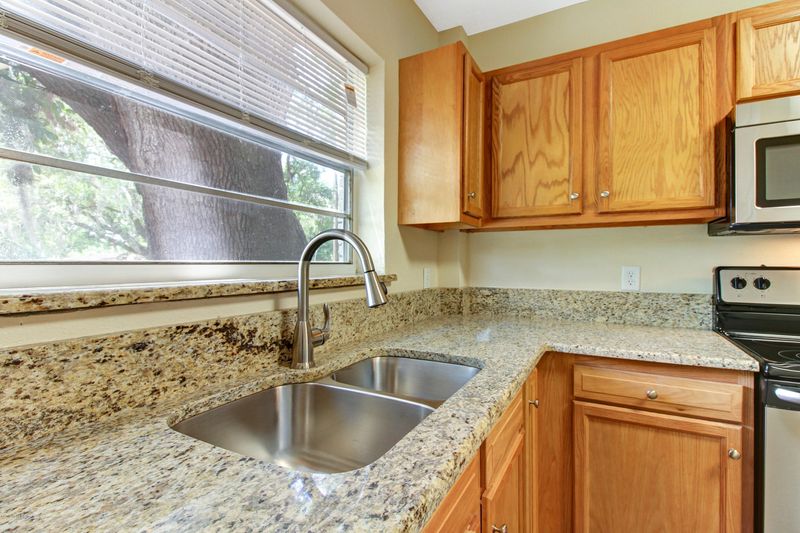 607 Estes Rd, Jacksonville, FL 32208