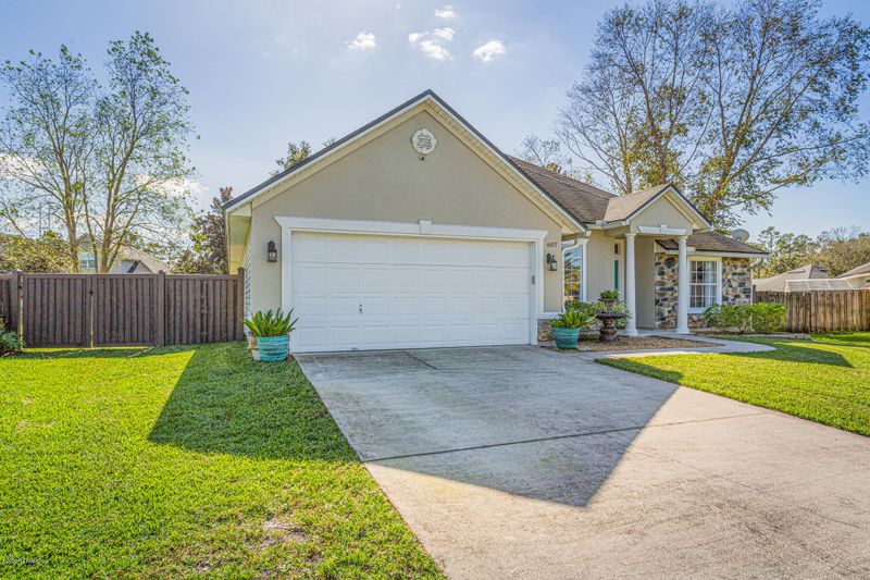 607 Mandy Oaks Dr, Jacksonville, FL 32220