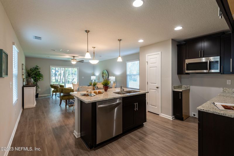 6071 Hyde Park Cir, Jacksonville, FL 32210