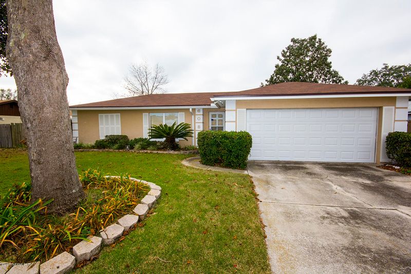 6082 Channel Ct, Jacksonville, FL 32244