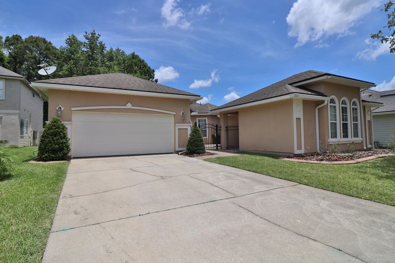 609 Reflection Cove Rd, Jacksonville, FL 32218
