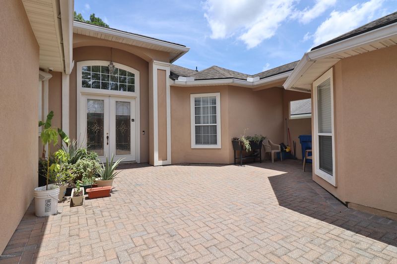 609 Reflection Cove Rd, Jacksonville, FL 32218