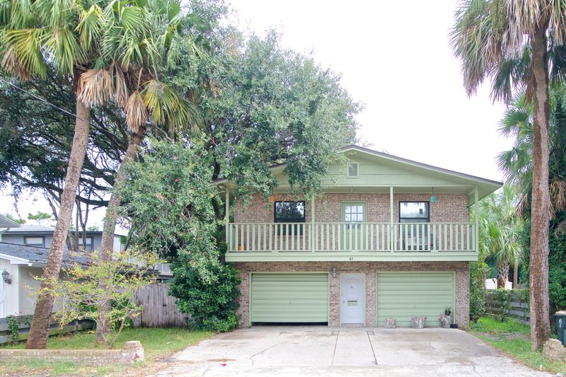 61 E Coast Dr, Atlantic Beach, FL 32233