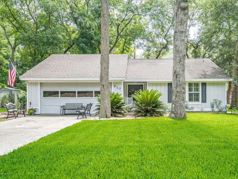610 N 15th St, Fernandina Beach, FL 32034