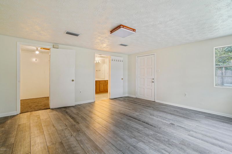 6101 Kenny Rd, Jacksonville, FL 32254