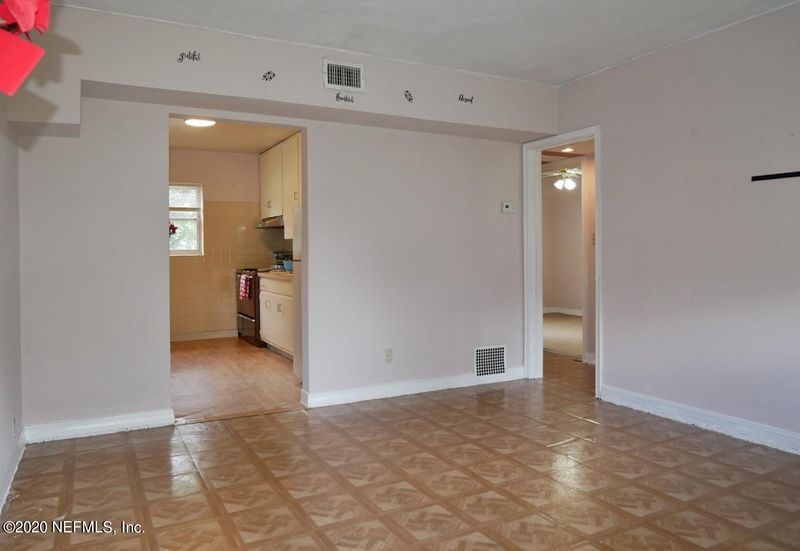 6109 Sabre Dr, Jacksonville, FL 32244