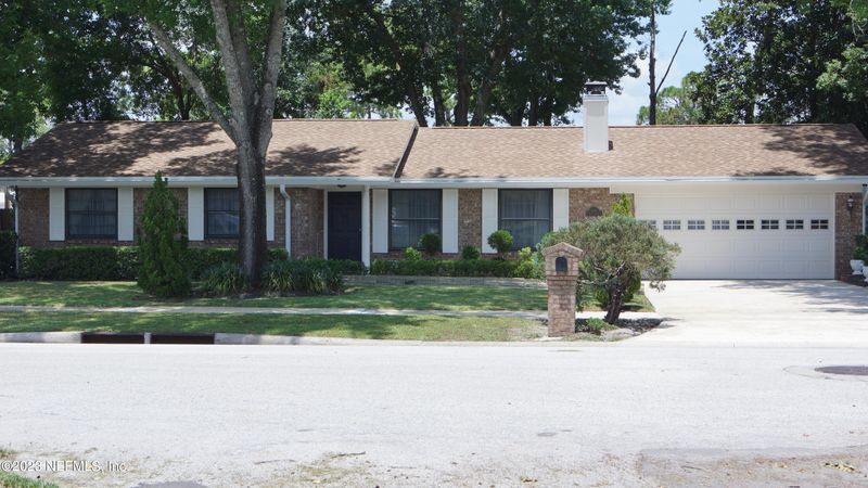 6113 Raintree Rd, Jacksonville, FL 32277