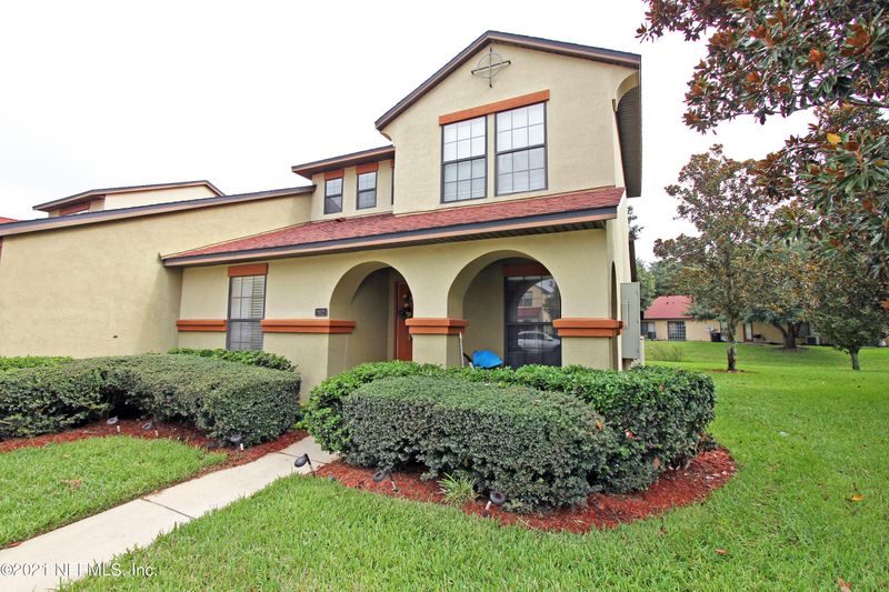612 Briar Way Ln, St Johns, FL 32259