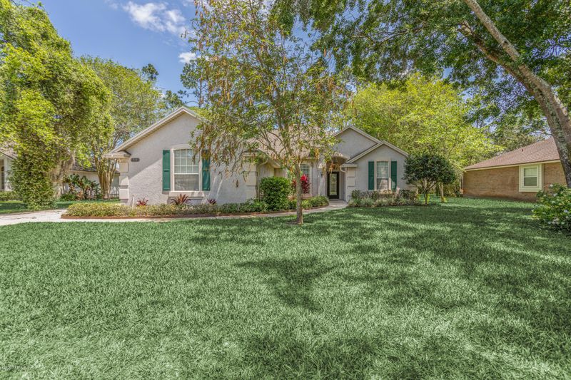 612 Pineland Ln, St Johns, FL 32259
