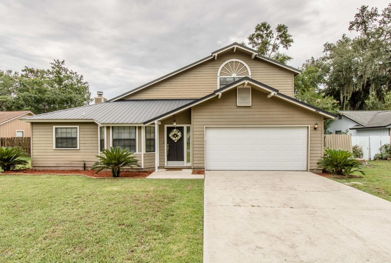 6145 Island Forest Dr, Fleming Island, FL 32003