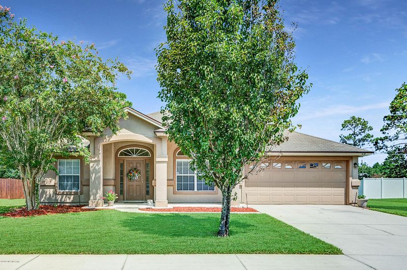 619 Martin Lakes Dr E, Jacksonville, FL 32220