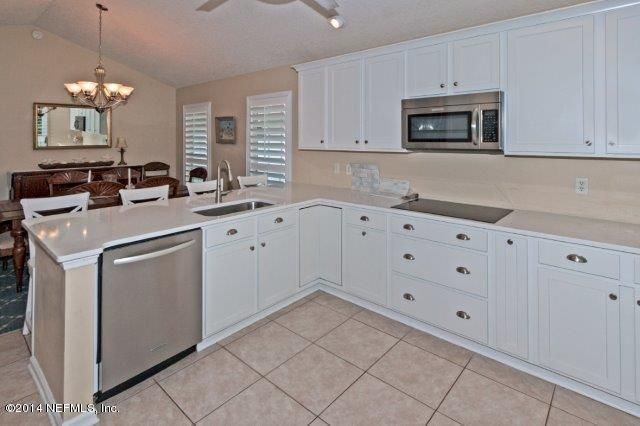 620 Paradise Ct, Atlantic Beach, FL 32233
