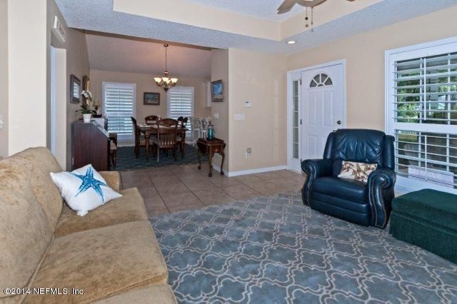 620 Paradise Ct, Atlantic Beach, FL 32233