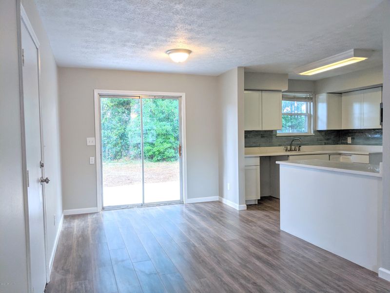 6212 Regiment Dr, Jacksonville, FL 32277