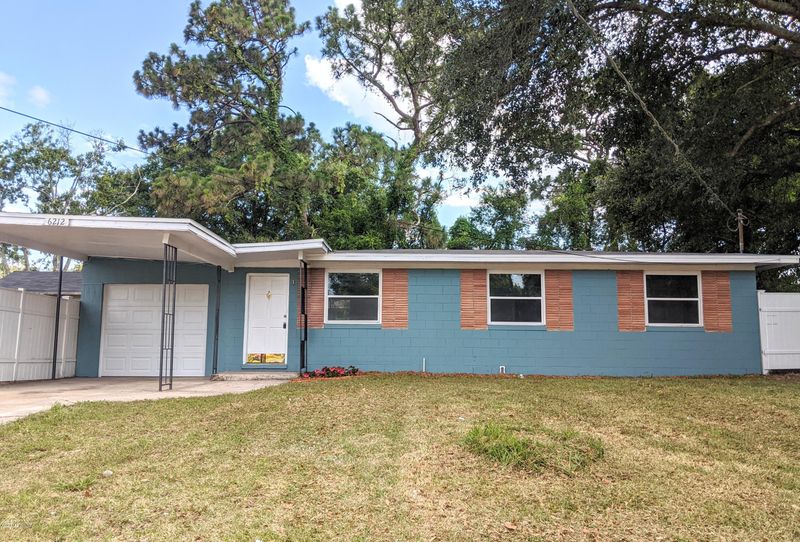 6212 Regiment Dr, Jacksonville, FL 32277