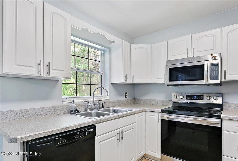 6219 Brooks Cir S, Jacksonville, FL 32211