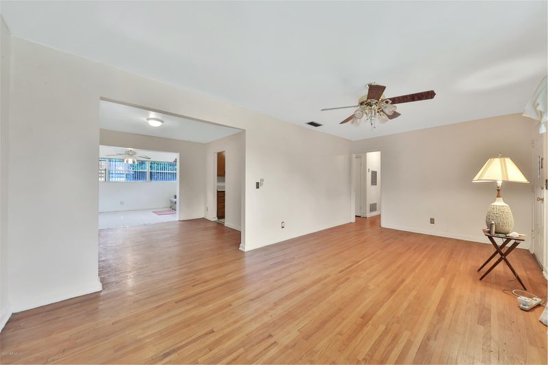 6221 Regiment Dr, Jacksonville, FL 32277