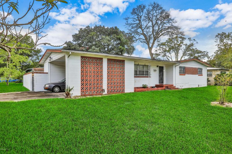 6221 Regiment Dr, Jacksonville, FL 32277