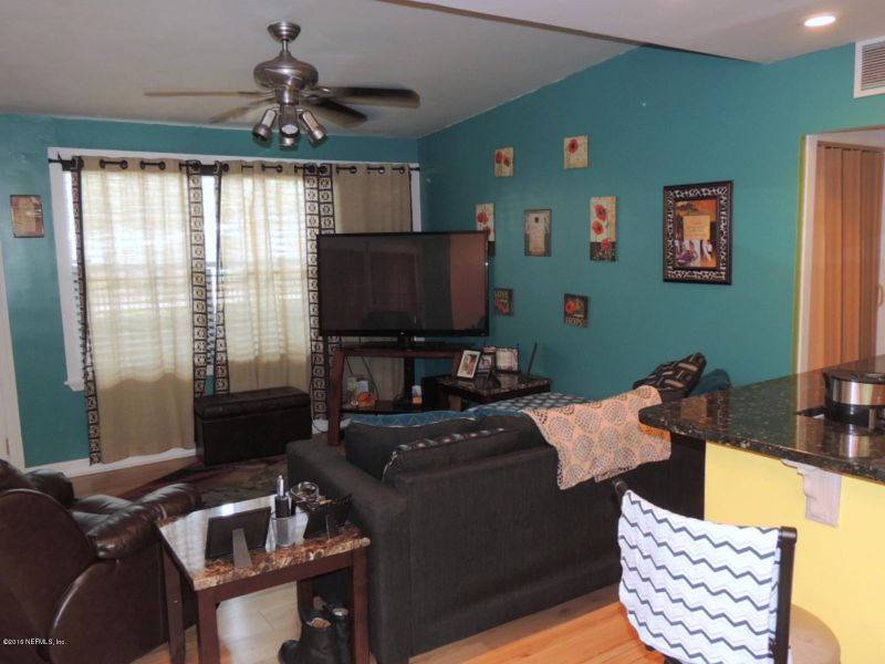 6222 Syringa Ln, Jacksonville, FL 32211