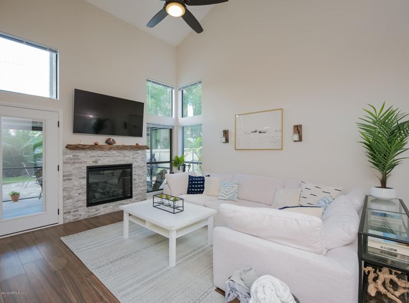 623 Selva Lakes Cir, Atlantic Beach, FL 32233
