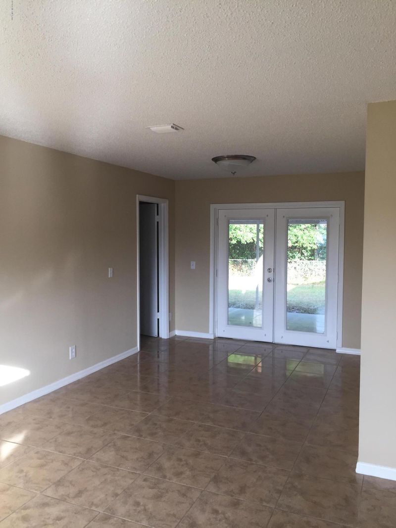 6241 Dickens Dr, Jacksonville, FL 32244