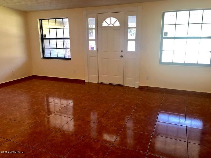 6252 Barnes Rd S, Jacksonville, FL 32216