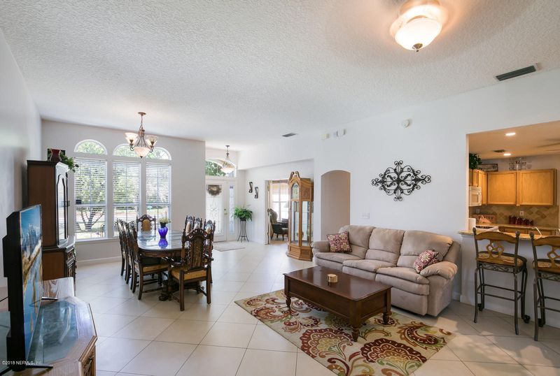 626 Ladylake Rd W, Jacksonville, FL 32218