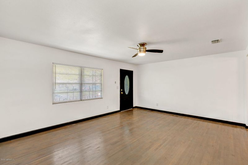6301 Romilly Dr, Jacksonville, FL 32210