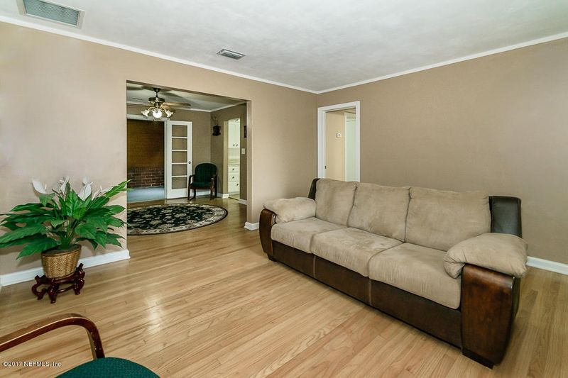 6303 Pine Cove Ln, Jacksonville, FL 32211