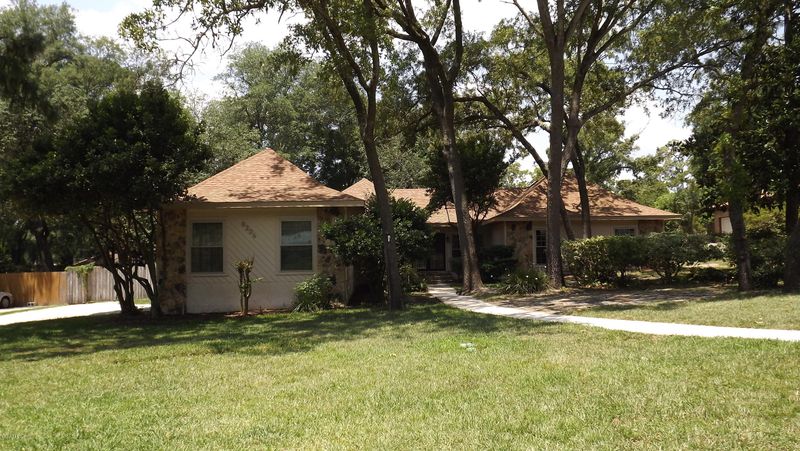 6306 Whispering Oaks Dr W, Jacksonville, FL 32277