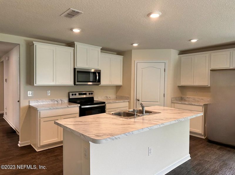 6314 Bucking Bronco Dr, Jacksonville, FL 32234