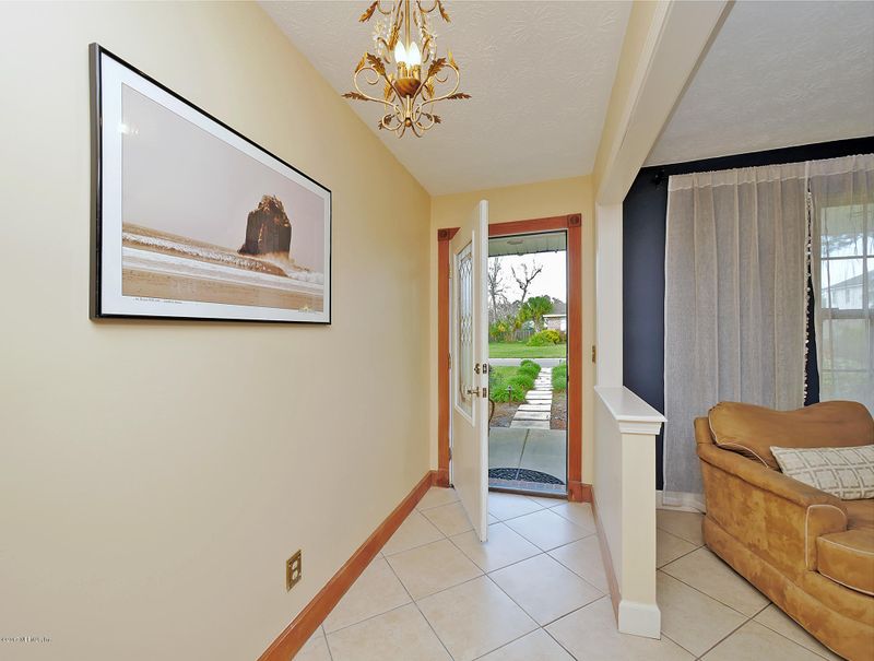 633 Oak St, Neptune Beach, FL 32266