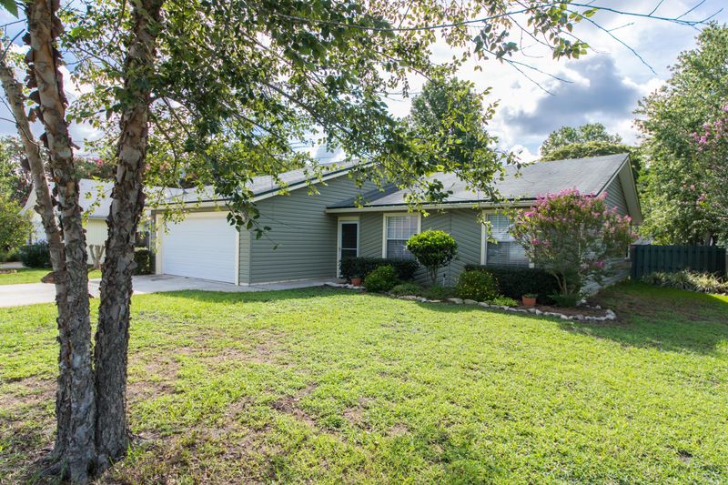 633 Radnor Ln, Jacksonville, FL 32221