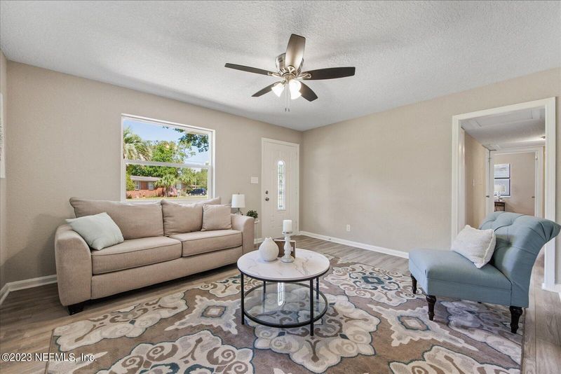 6340 Pine Summit Dr, Jacksonville, FL 32211