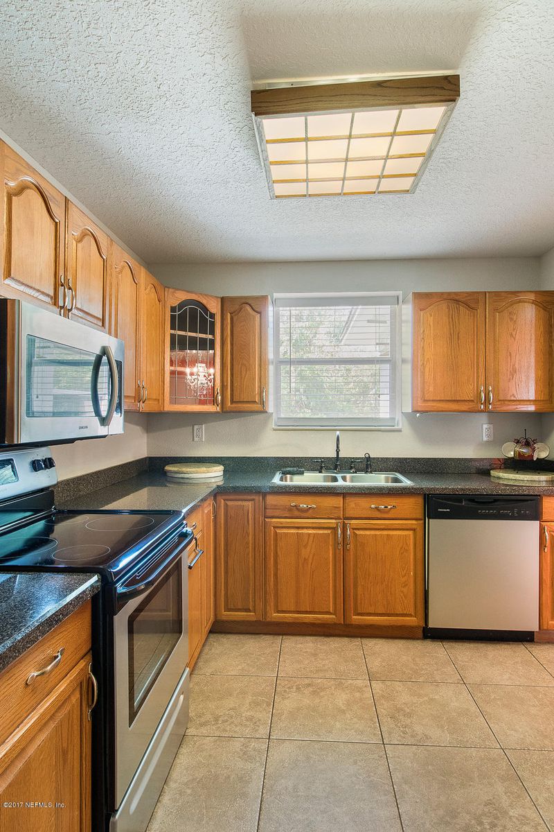 6341 Pine Cove Ln, Jacksonville, FL 32211