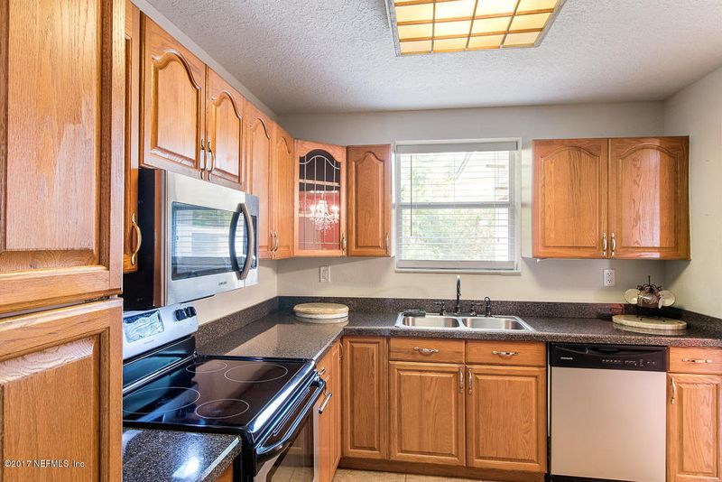 6341 Pine Cove Ln, Jacksonville, FL 32211