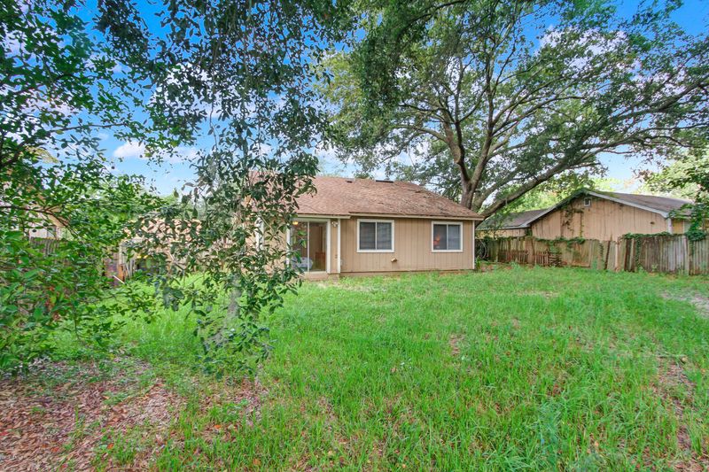 6423 Sable Woods Dr E, Jacksonville, FL 32244