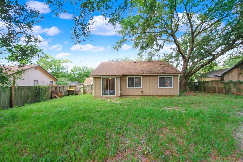 6423 Sable Woods Dr E, Jacksonville, FL 32244