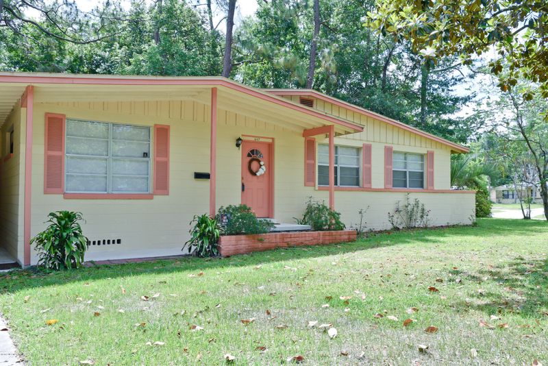 647 Casablanca Rd, Jacksonville, FL 32216