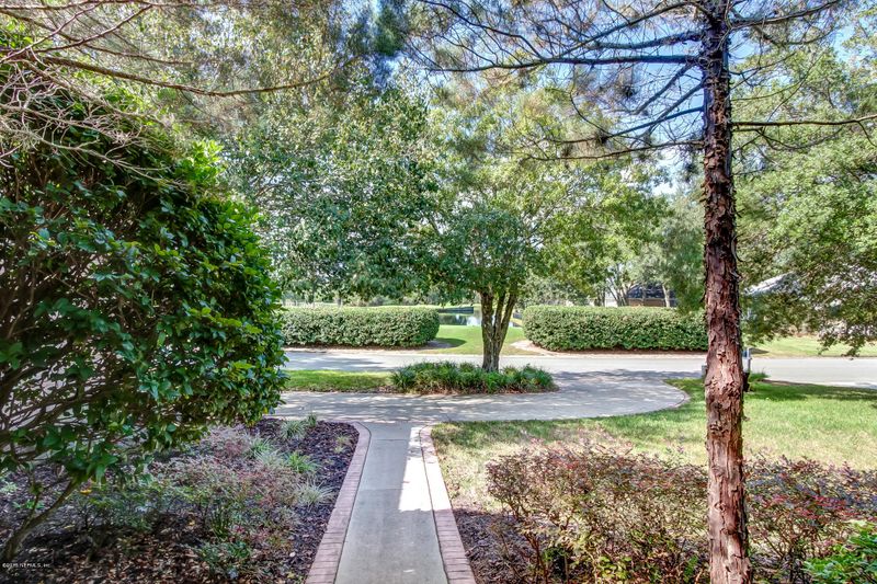 649 Sandringham Dr, Jacksonville, FL 32225