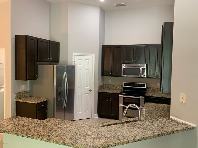 6519 Silver Glen Dr, Jacksonville, FL 32258