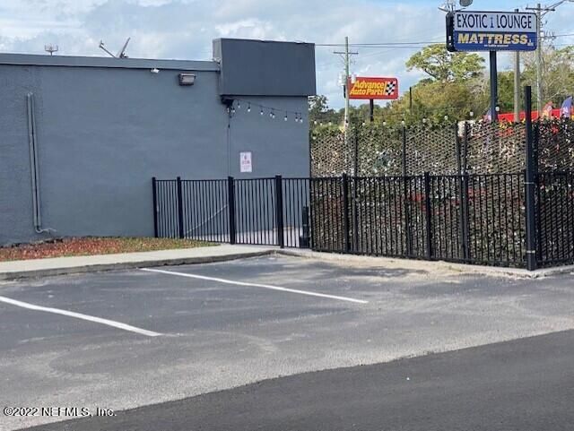 6532 Beach Blvd, Jacksonville, FL 32216