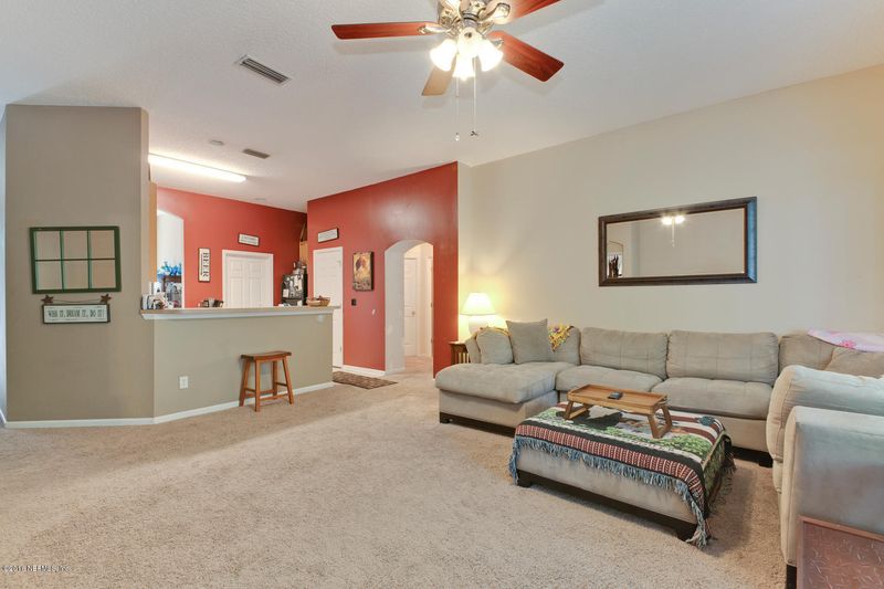 655 Sid Dr, Jacksonville, FL 32218