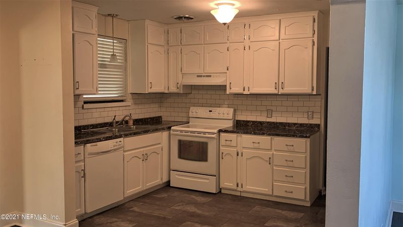 6553 Syringa Ln, Jacksonville, FL 32211
