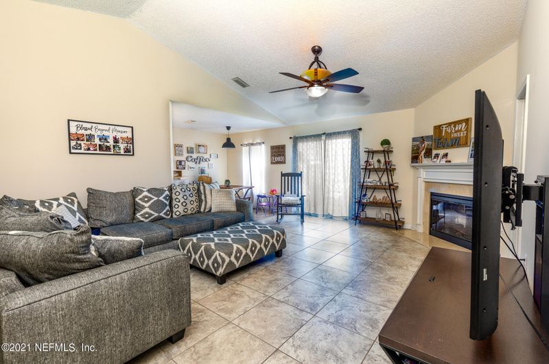 6573 Silk Leaf Ln, Jacksonville, FL 32244