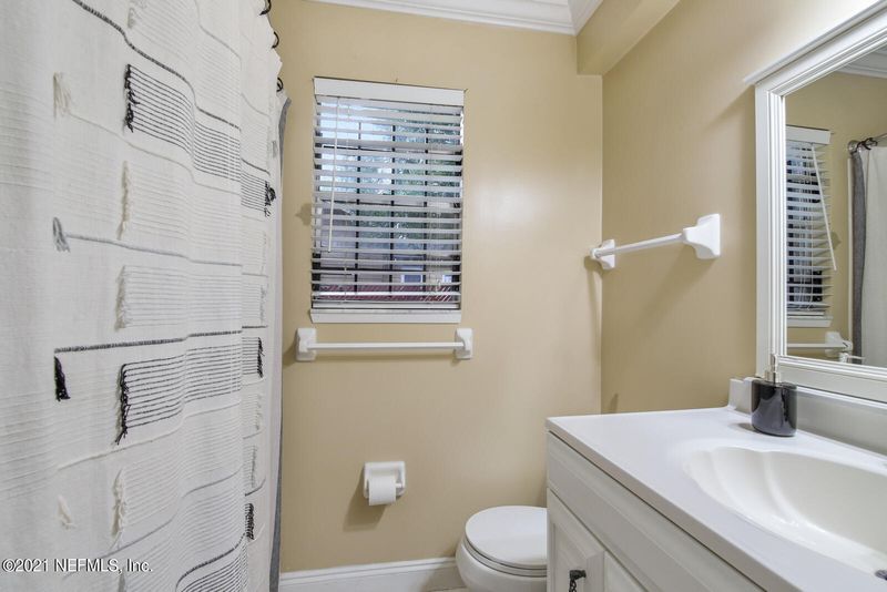 6591 Sunset Dr, Jacksonville, FL 32208