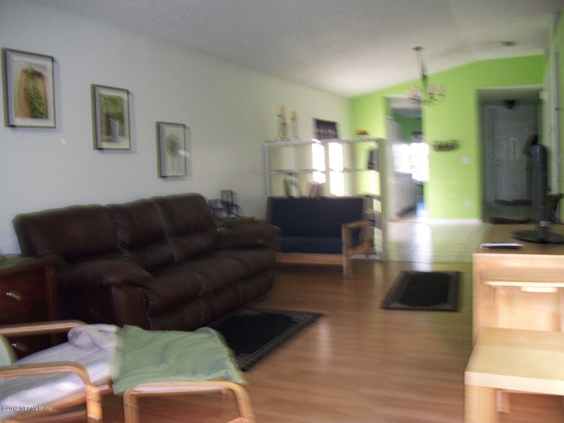66 9th St W, Atlantic Beach, FL 32233
